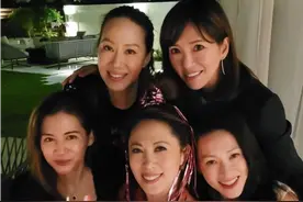 48岁港星癌症康复喜庆生，面色红润精神足，甄子丹妻子也罕见露面图片