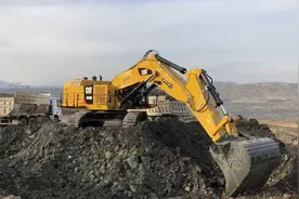 实拍CAT 6015B挖掘机第一次装载视频封面