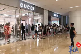 广州太古汇奢侈品店“排长龙”，三轮促销拉动消费近1.2亿元图片