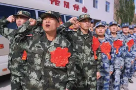 和林格尔县欢送新兵步入绿色军营图片