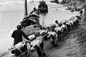 百年前长江两岸的纤夫，生活真艰苦，除冬季外几乎不穿衣服图片