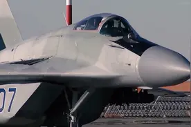 俄罗斯与塞尔维亚联合军演 强化空中突袭作战能力视频封面