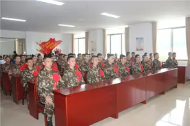 光荣！广西梧州市龙圩区45名新兵奔赴军营图片