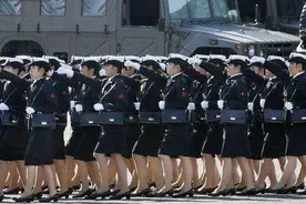各国女兵阅兵式，主要就是看腿，哪国女兵是亮点？图片