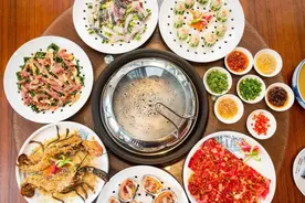 一锅两吃的桑拿菜，鲜活鲍鱼、生猛波龙，按秒来吃图片