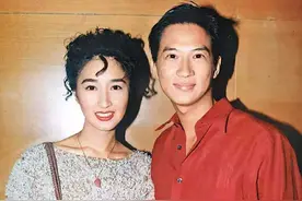 张家辉与关咏荷恩爱出行，脸部凹陷衣着反常，过马路还要妻子搀扶图片