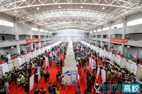 大连东软信息学院举行2021年秋季大型双选会图片