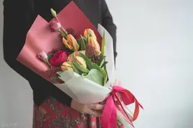 47岁女人和28岁男人结婚后，感慨万千：从未想过这种生活图片