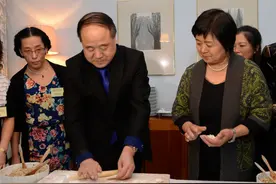 莫言与他的半文盲妻子：写信靠画图，庆功宴上摆妻子包的饺子图片