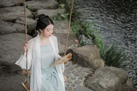 民间故事：少妇半夜探亲，老汉将其拖进树林，其实是另有隐情图片