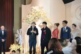 汪涵参加表妹婚礼祝福太暖心，表妹肤白貌美身材性感，现场人气高图片