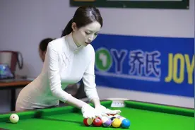 她是“最美台球裁判”，长相甜美身材火辣，观众哪还有心思看比赛图片