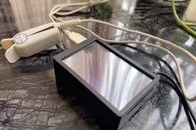 西安大学师生团队研发出同步测量血压血糖器图片
