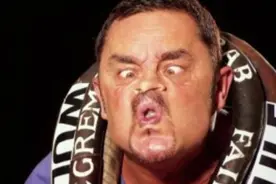 日本“鬼脸”比赛，谁先笑谁算输，大爷仅做出一个表情就赢了！图片