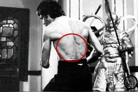 一组李小龙的珍贵训练照：背部肌肉夸张，图11可能是其猝死原因图片