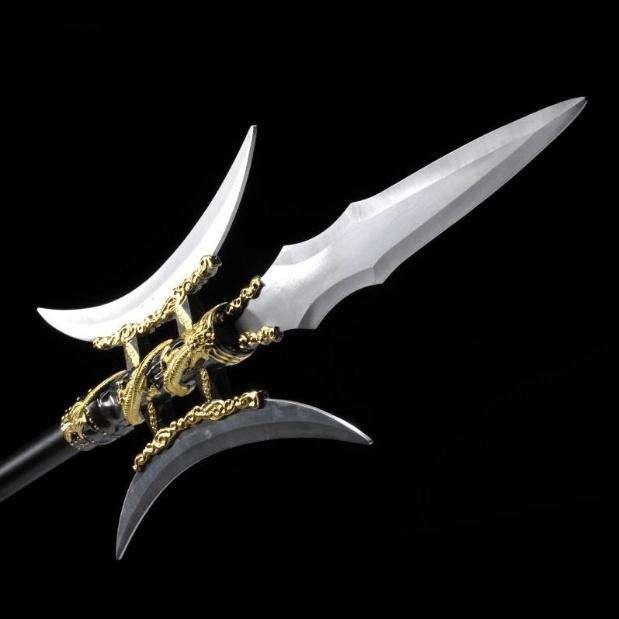 天画戟"的,恐怕只有写书人知道了,反正那时候吕布不应该使用这种武器