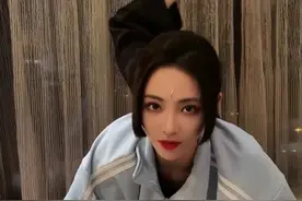 许佳琪“蝎子腿”分解，柔软身材一览无遗，比杨幂反手摸肚脐还狠图片