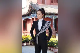 国际名模马艳丽到淮阳太昊陵谒祖赏菊 并参与文化宣传拍摄活动图片