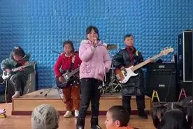 《夜空中最亮的星》丨大山里也可以有摇滚，这就是音乐的力量图片