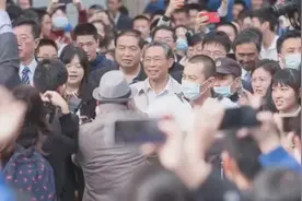 华附132周年校庆 钟南山回母校华附如大型追星现场图片