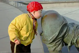 牛牛：看我的绝地反杀后腿蹬！哈哈哈哈哈哈图片