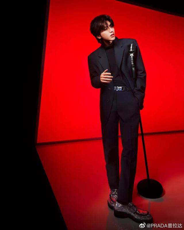 普拉达prada代言人蔡徐坤