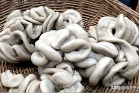 洗猪大肠：别再只会用盐洗了，记住这4点！做好的大肠不臭不油腻图片