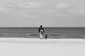 其貌不扬的男子，娶了一个美丽的妻子，是福还是祸？图片