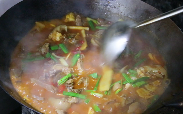 羊肉这样吃才叫爽，配方和诀窍都教给你，羊肉不膻不腻，好吃过瘾