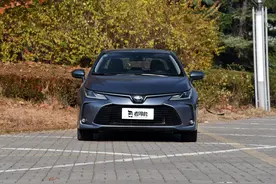 1.8L双擎油耗低，后期保养很省心，实拍卡罗拉图片