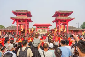 河南开封清明上河园：全国60周岁以上（含60周岁）重阳节当天可免费游园！免费须知请查收图片