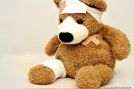 “hurt”有“疼”的意思，但“头疼”却是这么说的.....图片