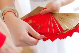 老板父亲70大寿，员工每人随500，隔天去财务室全都傻在原地图片