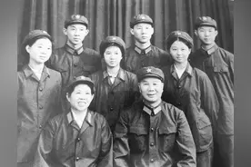 开国上将杨成武七位子女，出了三位将军，一位还是武警首位女将军图片