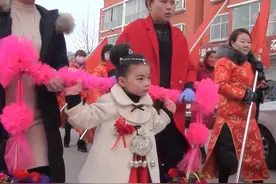 山西农村担礼的小女孩，篮子里面放根葱是想表示什么呢视频封面
