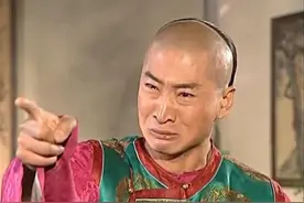 周杰火化了母亲后，称自己父母双亡。网友表示不敢乱用表情包了图片