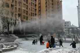 运城一小区为业主人工降雪：成都下了，北方城市也要有图片