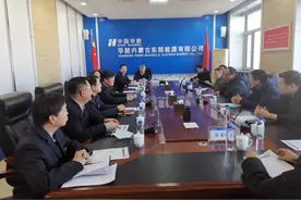 旗委书记赵玉林走访慰问驻旗大企业图片