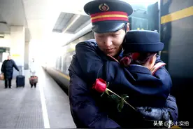 《你莫走》歌词中两大败笔，被湖北农民挑出，你认为有道理吗？图片