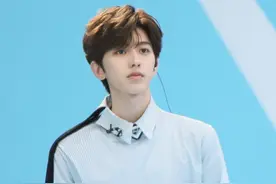 蔡徐坤首次回应爱坤上热搜，简单的9个字，却让粉丝格外激动图片