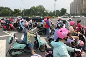 常州首单！骑电动自行车不戴头盔被罚图片