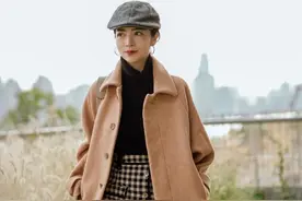 三木真的是太会穿了，皮衣搭配格纹短裙过膝靴，复古的摩登女郎图片