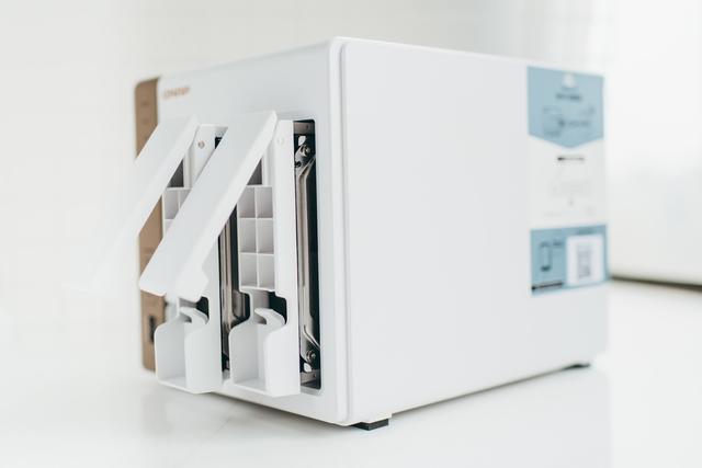 买了威联通NAS不会用？小白看完这篇就明白