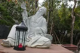苏轼写了一篇文章讽刺领导，却因领导这个举动而感到服气图片
