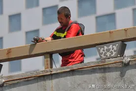 那些奔波在各个城市建筑工地的农民工兄弟用血泪告诉你，打工多难图片