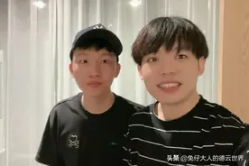 德云社孙九芳见娘家人格外开心，为了发合影照，差点误了湖广的场图片