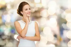 36岁女同事嫁给60岁老头，她说：老男人是一锅老汤，越久越醇厚图片