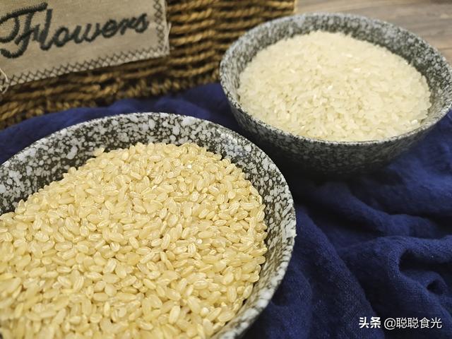 做米饭的时候不要只放大米，加点糙米进去，营养更丰富