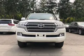 陆巡家族中的带头大哥 20款酷路泽5700VXR无底升 12气囊+蠕行模式图片