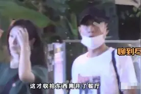 新恋情？文章骑小电动与美女约会，白天聊到黑夜酒吧续摊图片